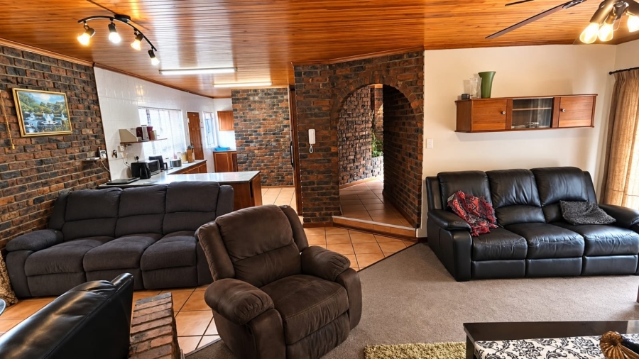 4 Bedroom Property for Sale in Pellissier Free State
